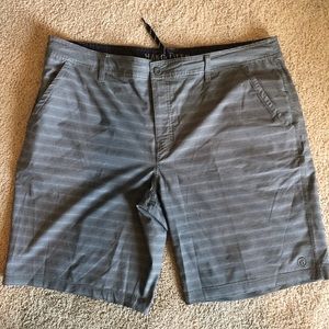 Men’s Hang Ten golf shorts size 42 waist grey